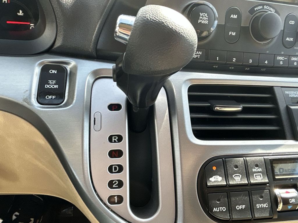 Thumbnail: 2010 Honda Odyssey - 18