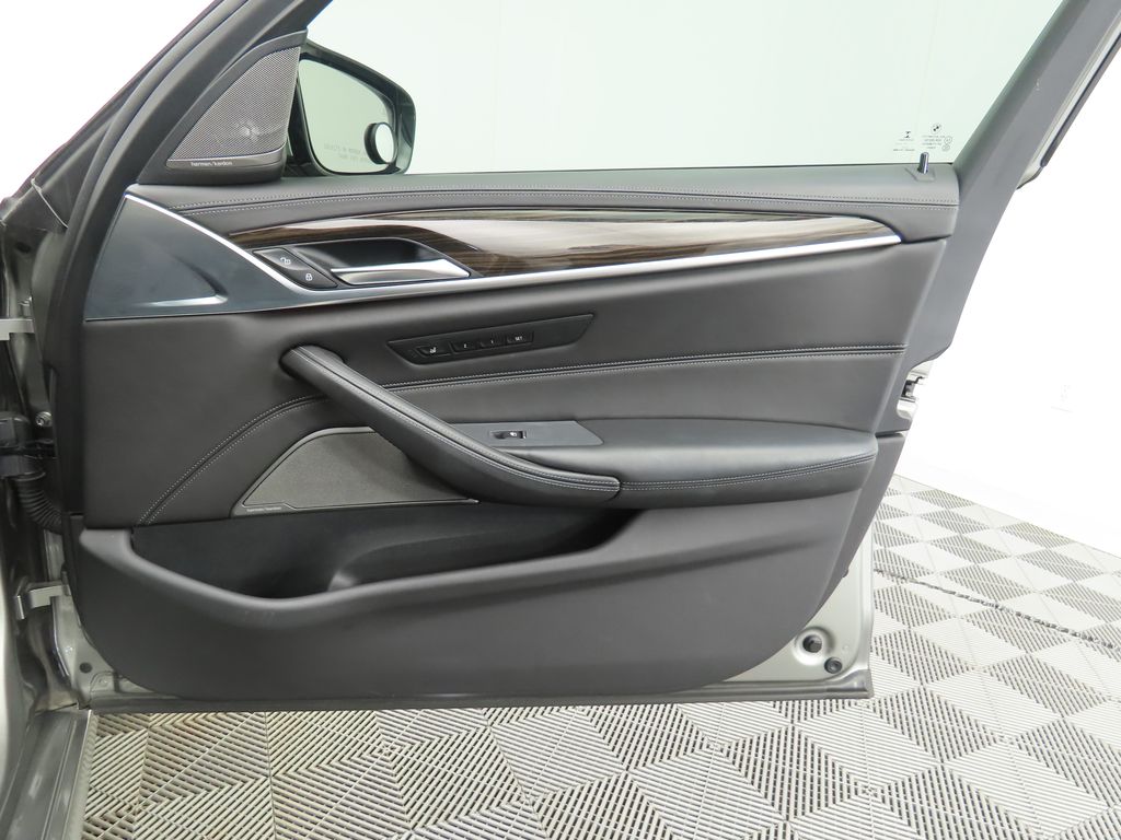 Thumbnail: 2018 BMW M5 - 24