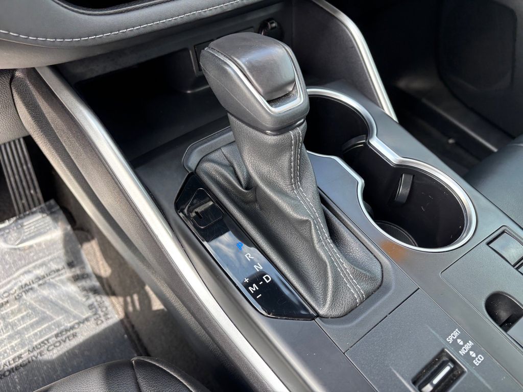 Used Car 2024 Toyota Highlander  Xle For Sale Under $50,000 In Austin, Texas