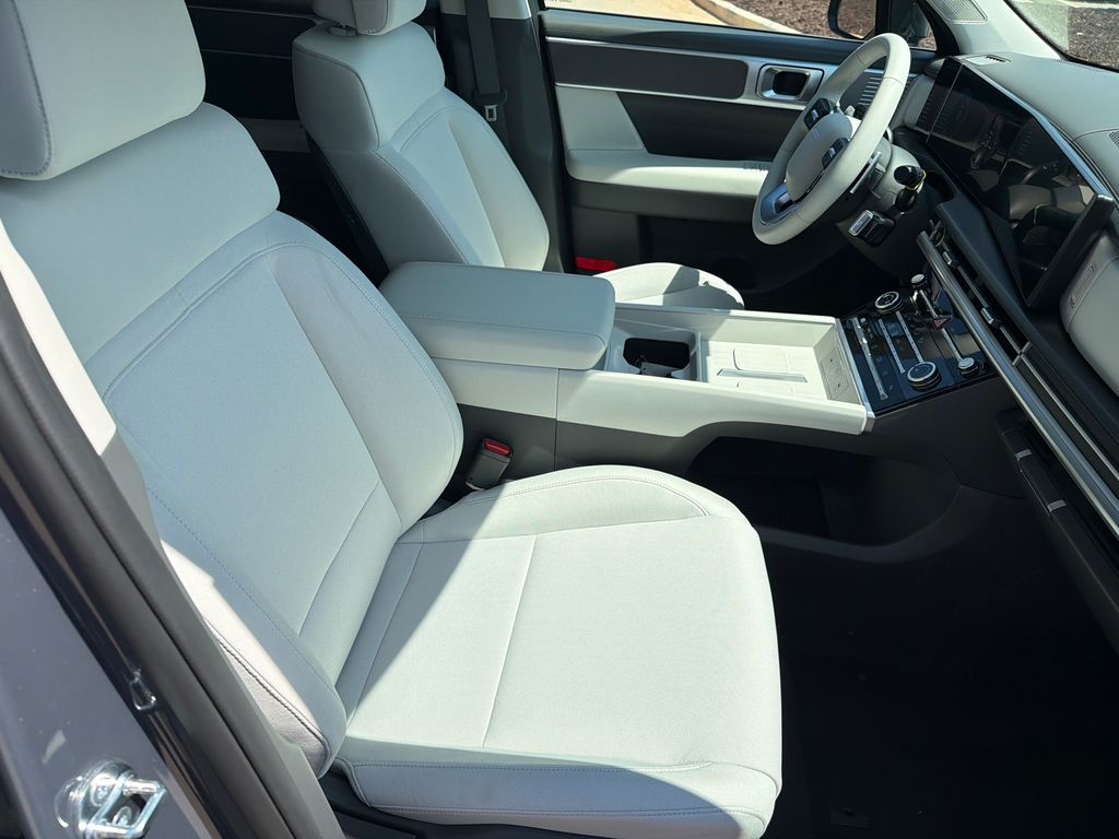 New 2027 Gray Hyundai SE image 14