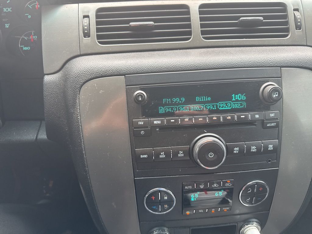 Used 2012 White GMC SLE image 7