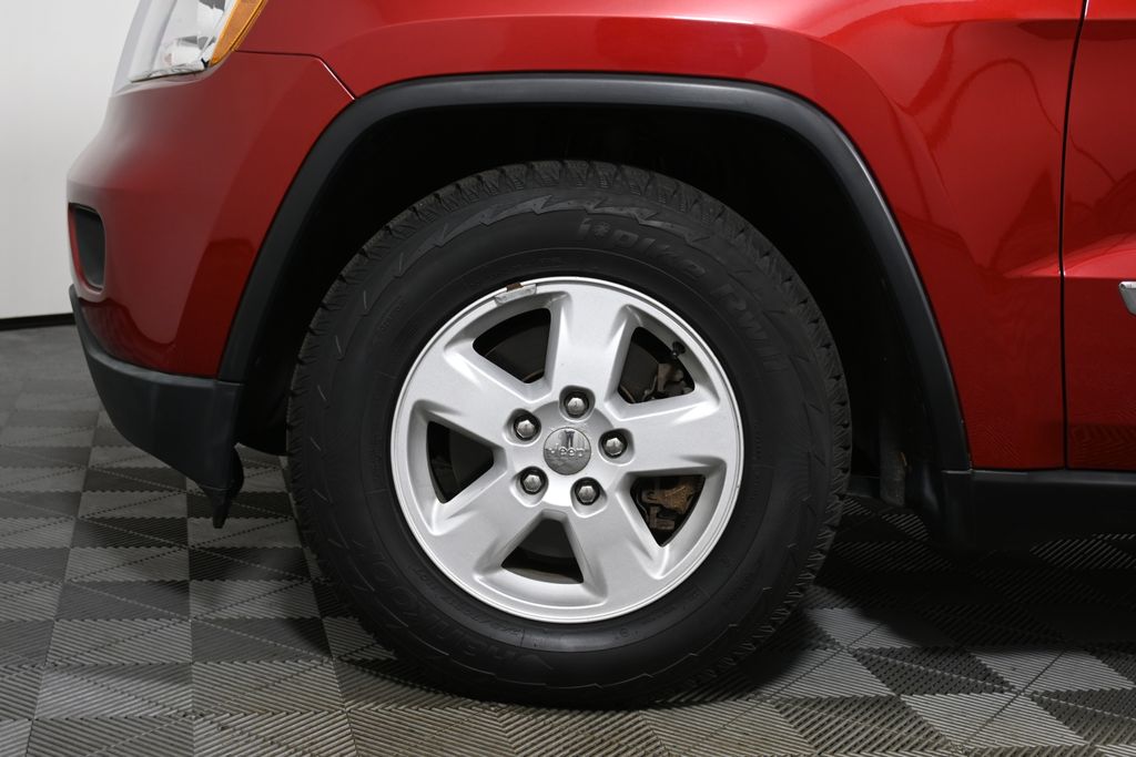 Thumbnail: 2011 Jeep Grand Cherokee - 11