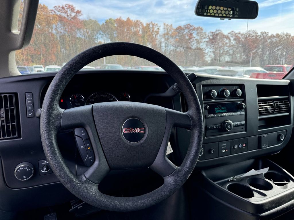 2022 GMC Savana 2500 Work Van 9