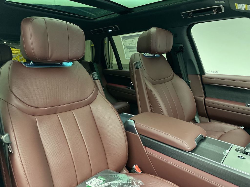 Thumbnail: 2025 Land Rover Range Rover - 5