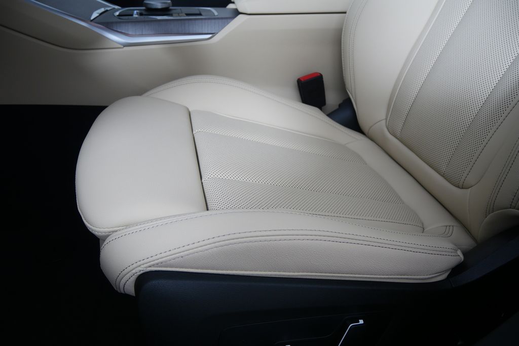 2025 BMW 3 Series 330i 9