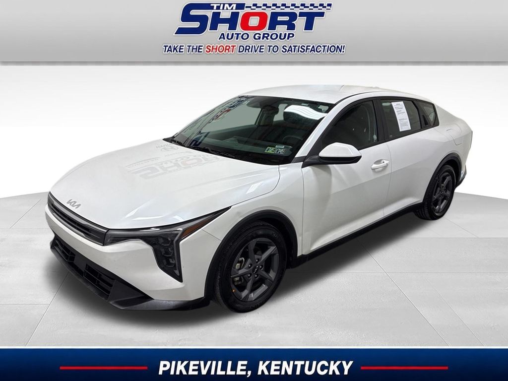 Snow White Pearl 2025 Kia K4 LXS FWD Sedan Front-Wheel Drive Continuously Variable Transmission