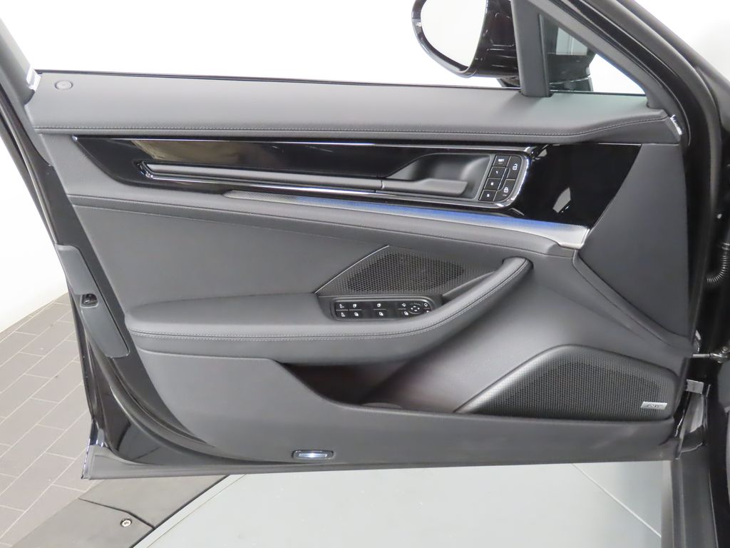 Thumbnail: 2025 Porsche Panamera - 31