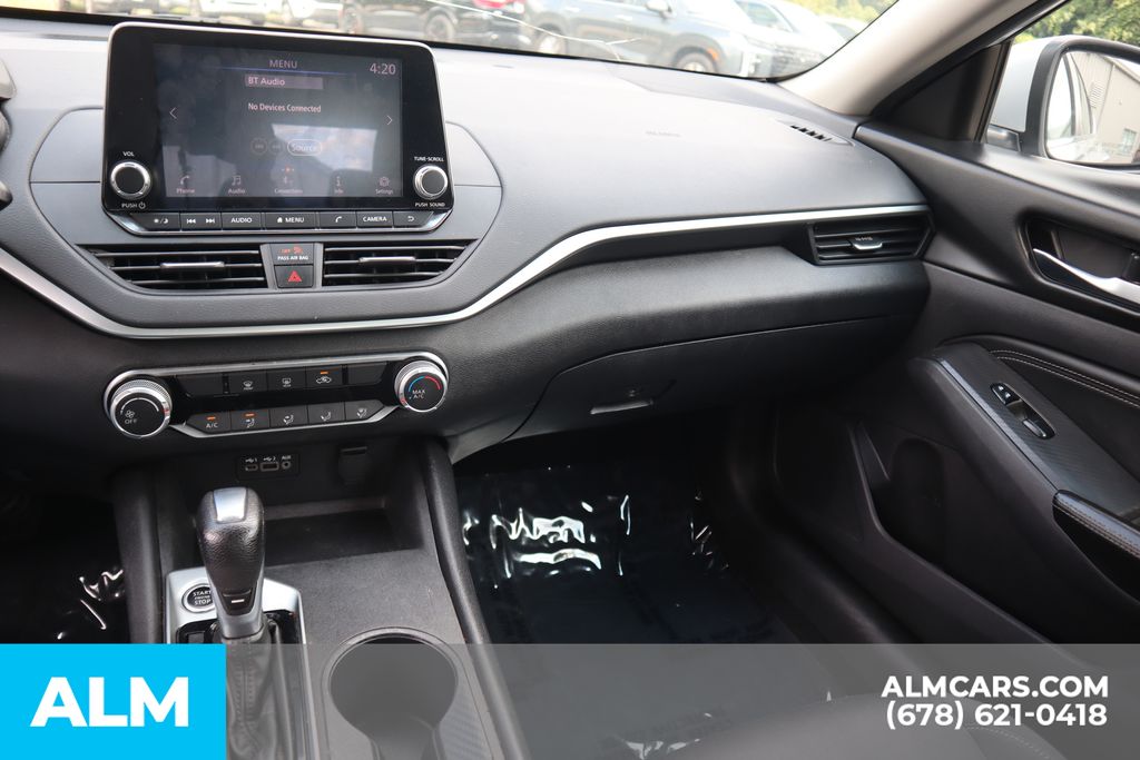 Used 2020 Silver Nissan 2.5 S image 31