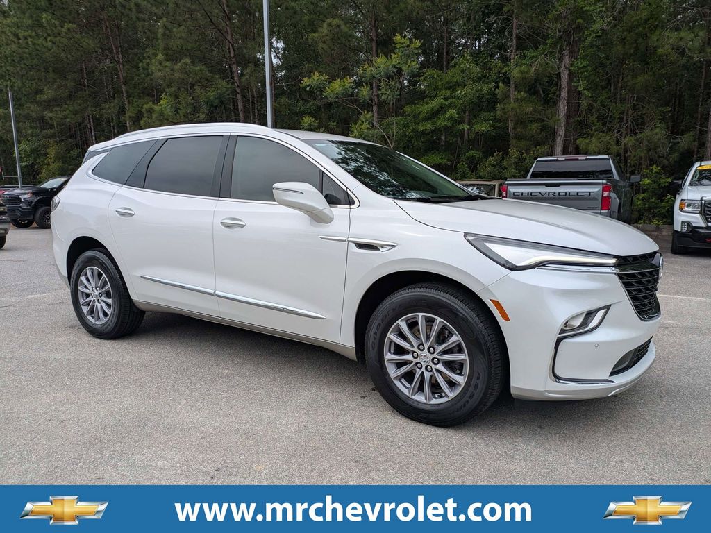 White Frost Tricoat 2024 Buick Enclave Essence FWD SUV / Crossover Front-Wheel Drive 9-Speed Automatic