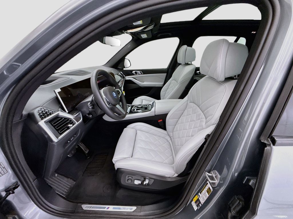 Thumbnail: 2026 BMW X5 - 18