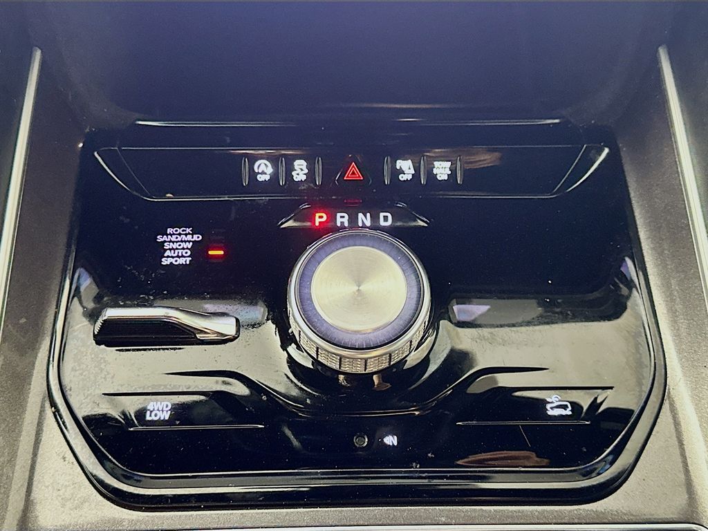 Used 2023 Gray Jeep Base image 16