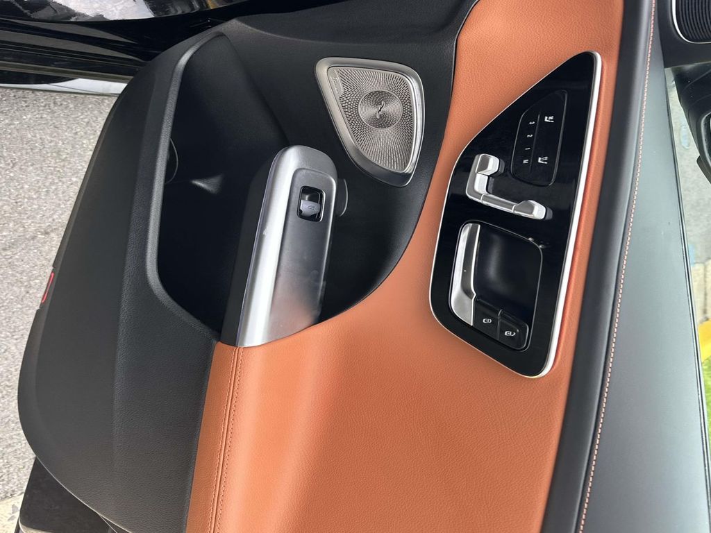 Thumbnail: 2025 Mercedes-Benz C-Class - 10
