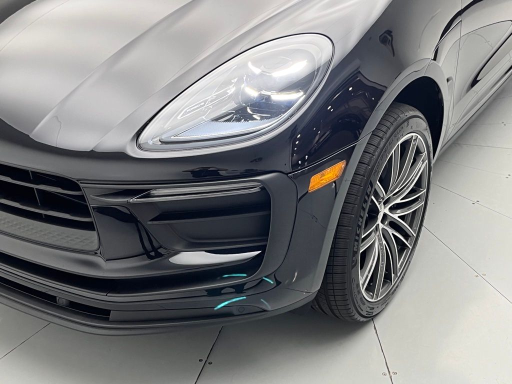 Thumbnail: 2025 Porsche Macan - 31