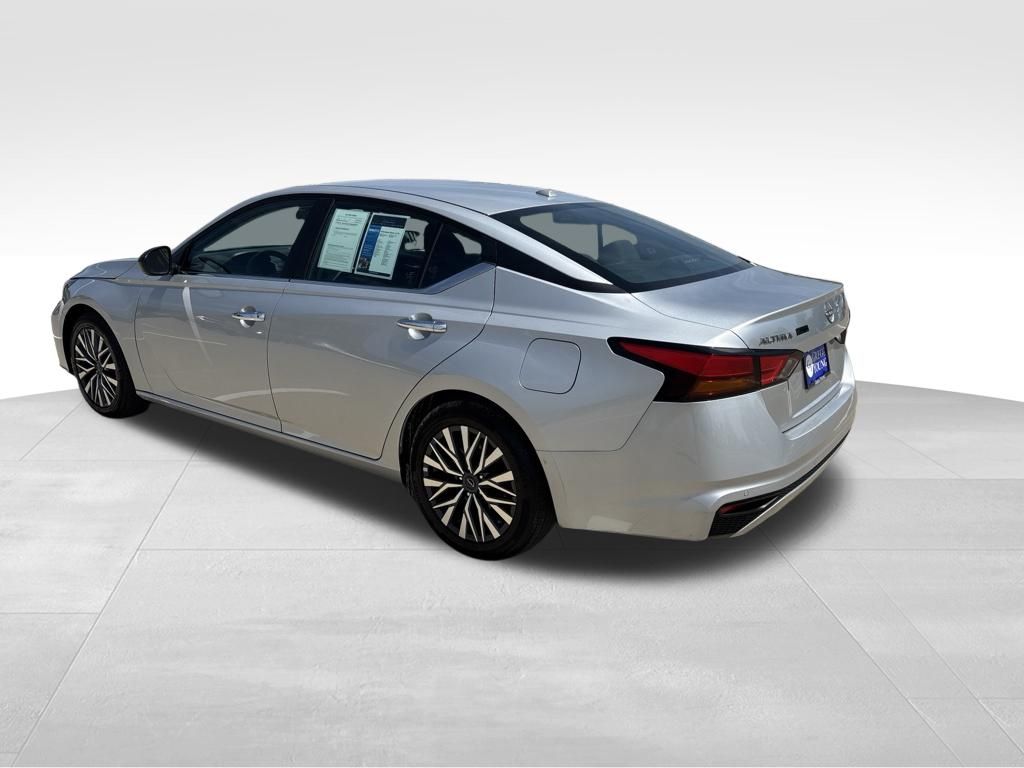 Used 2025 Nissan Altima Sedan