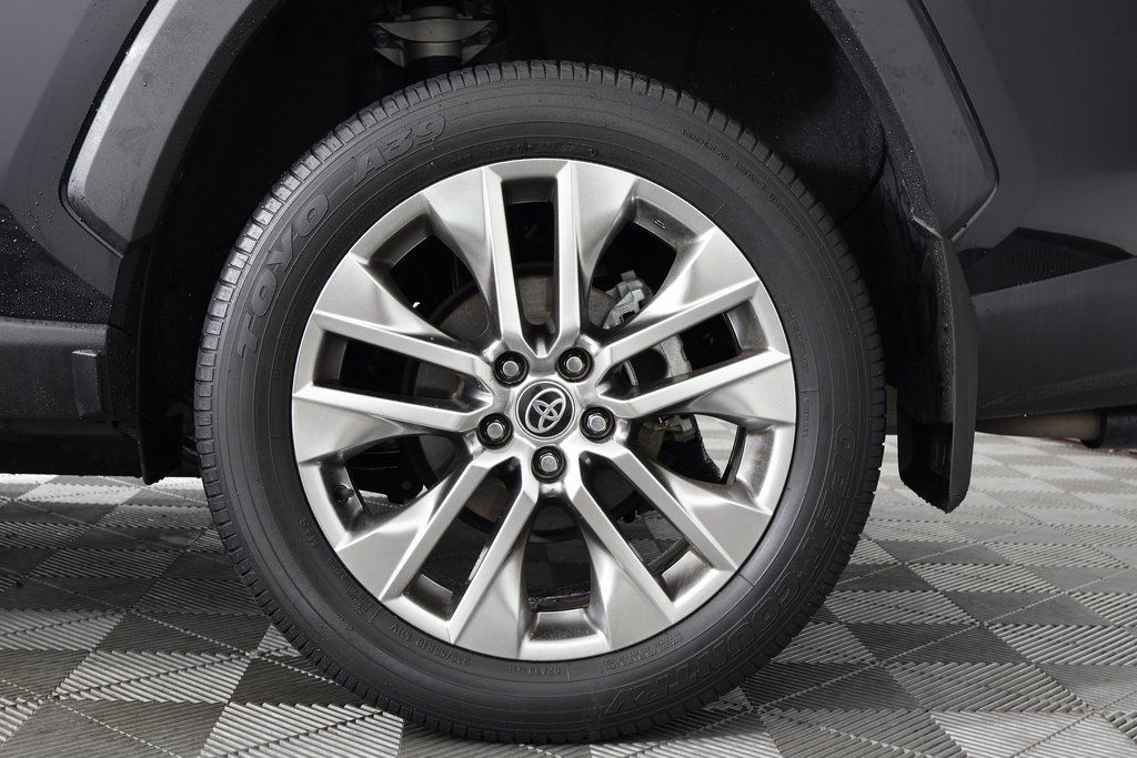 Thumbnail: 2021 Toyota RAV4 - 15