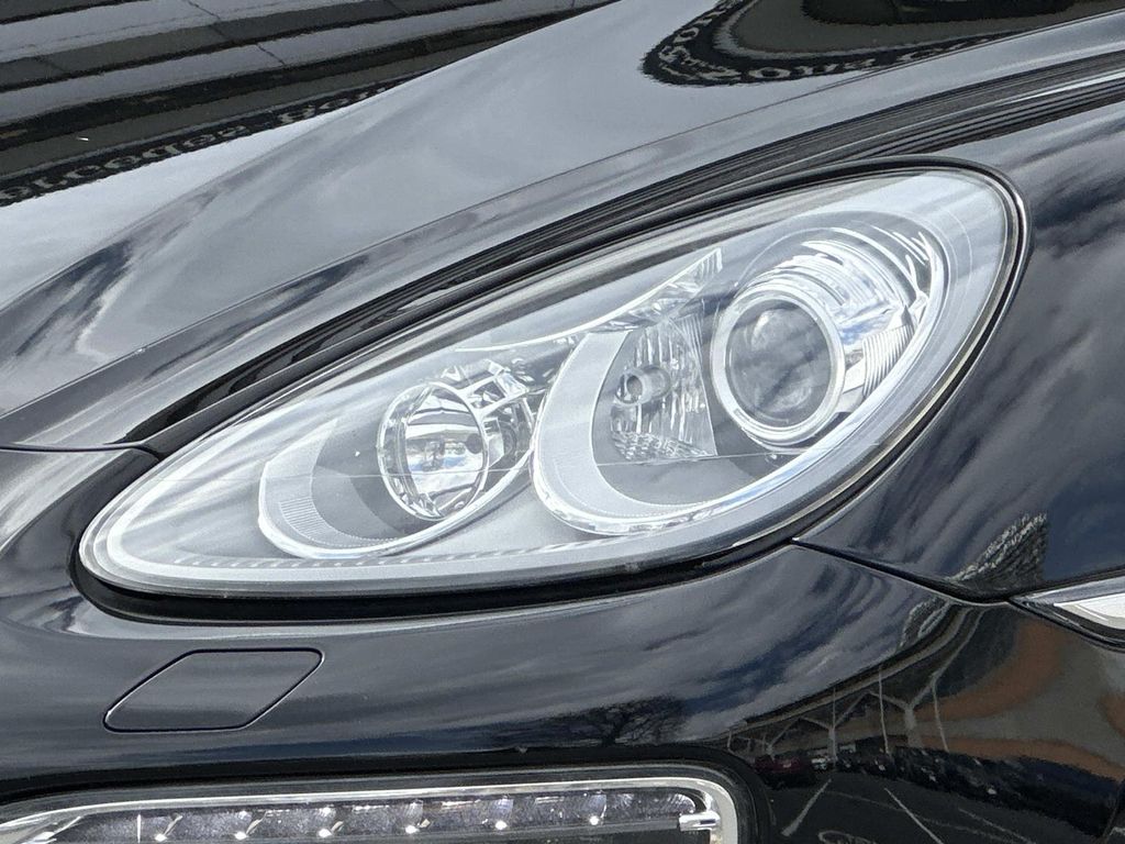 Thumbnail: 2014 Porsche Cayenne - 3