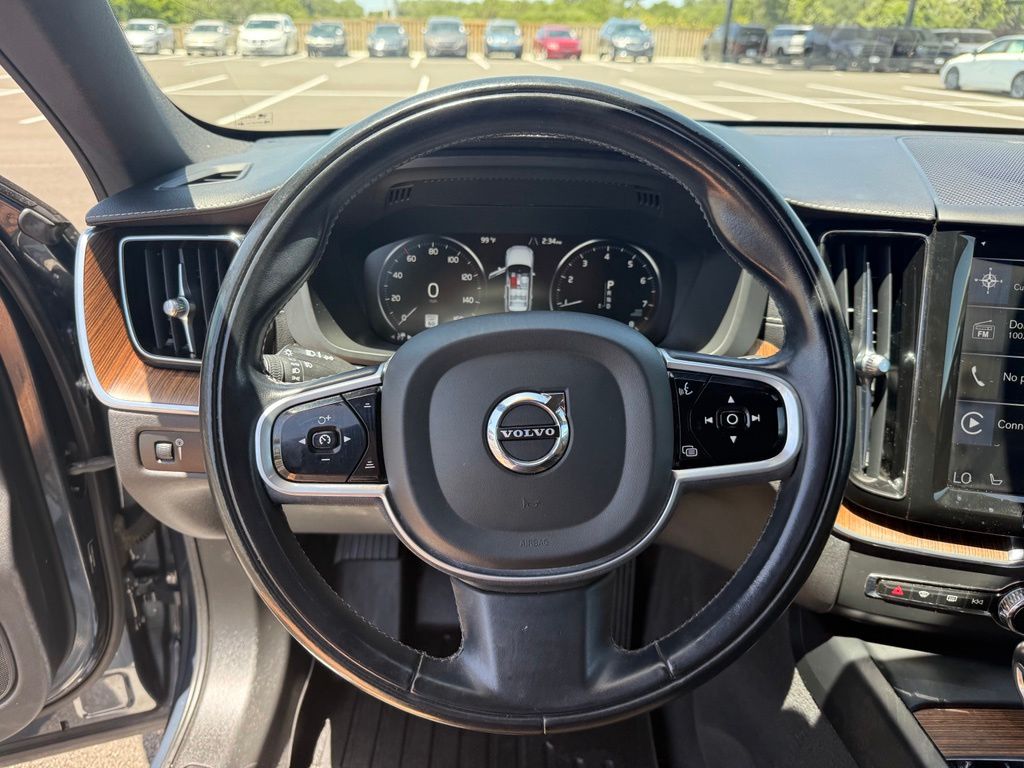 Thumbnail: 2020 Volvo XC60 - 16
