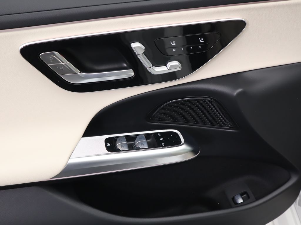 Thumbnail: 2025 Mercedes-Benz E-Class - 24