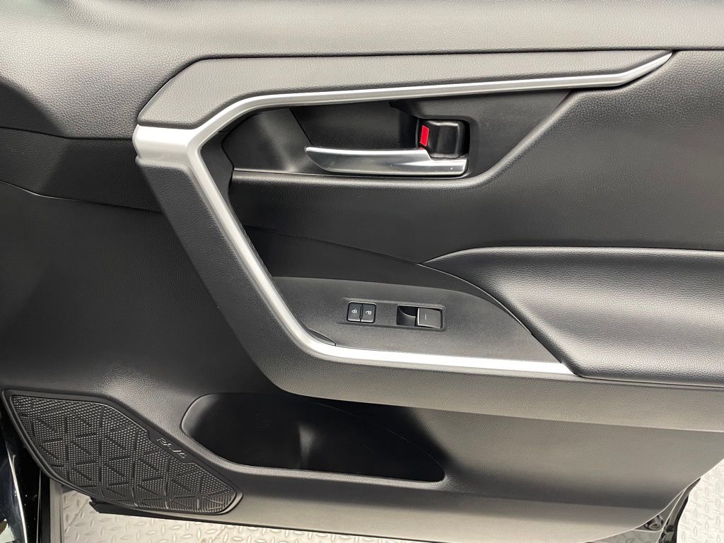 Thumbnail: 2022 Toyota RAV4 - 15