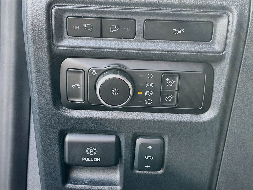 Used 2023 White Ford Lariat image 10