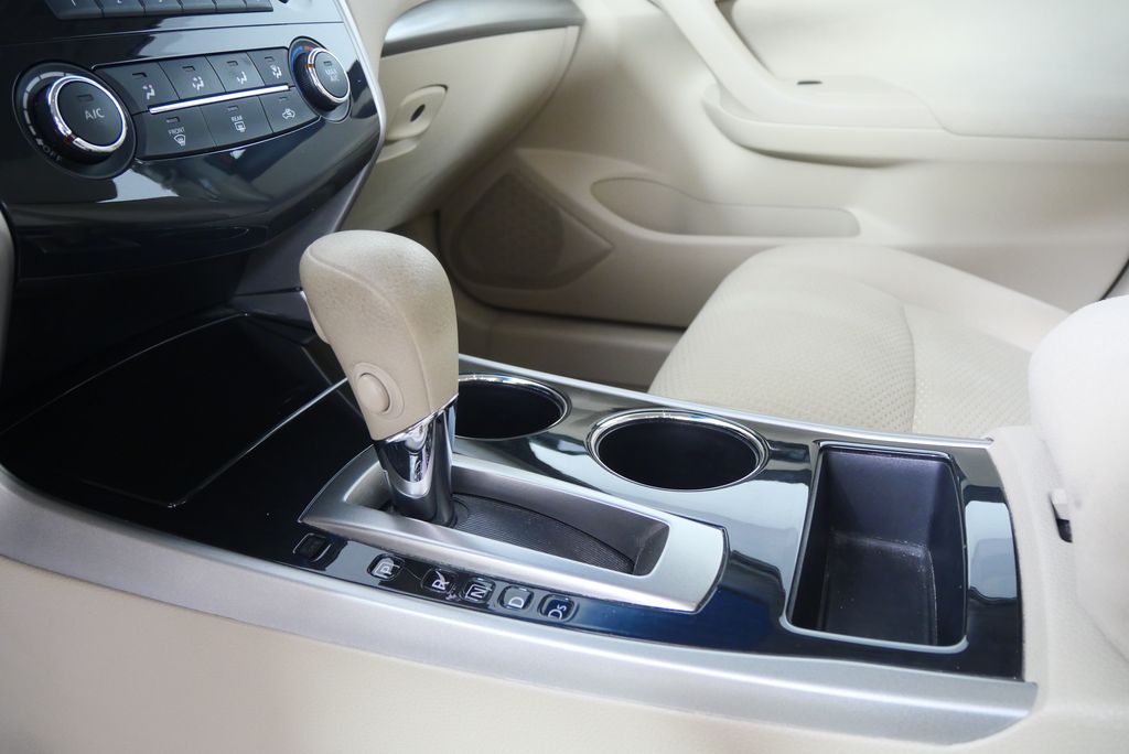 Thumbnail: 2014 Nissan Altima - 25