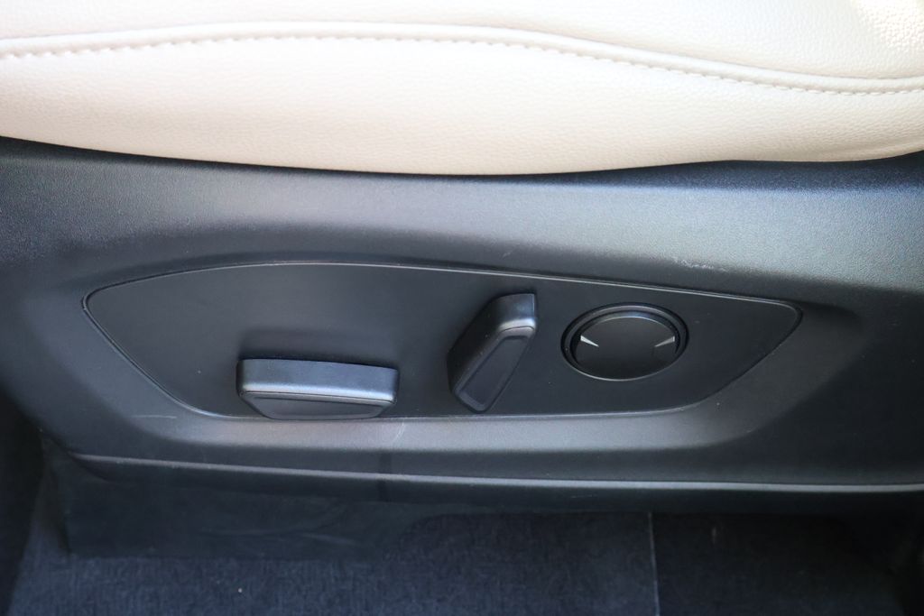 Thumbnail: 2024 Ford Explorer - 32