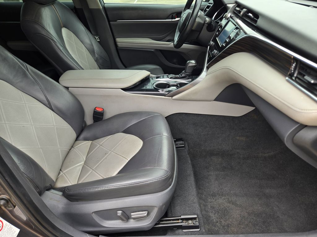 2018 Toyota Camry XLE Gray at Community Kia