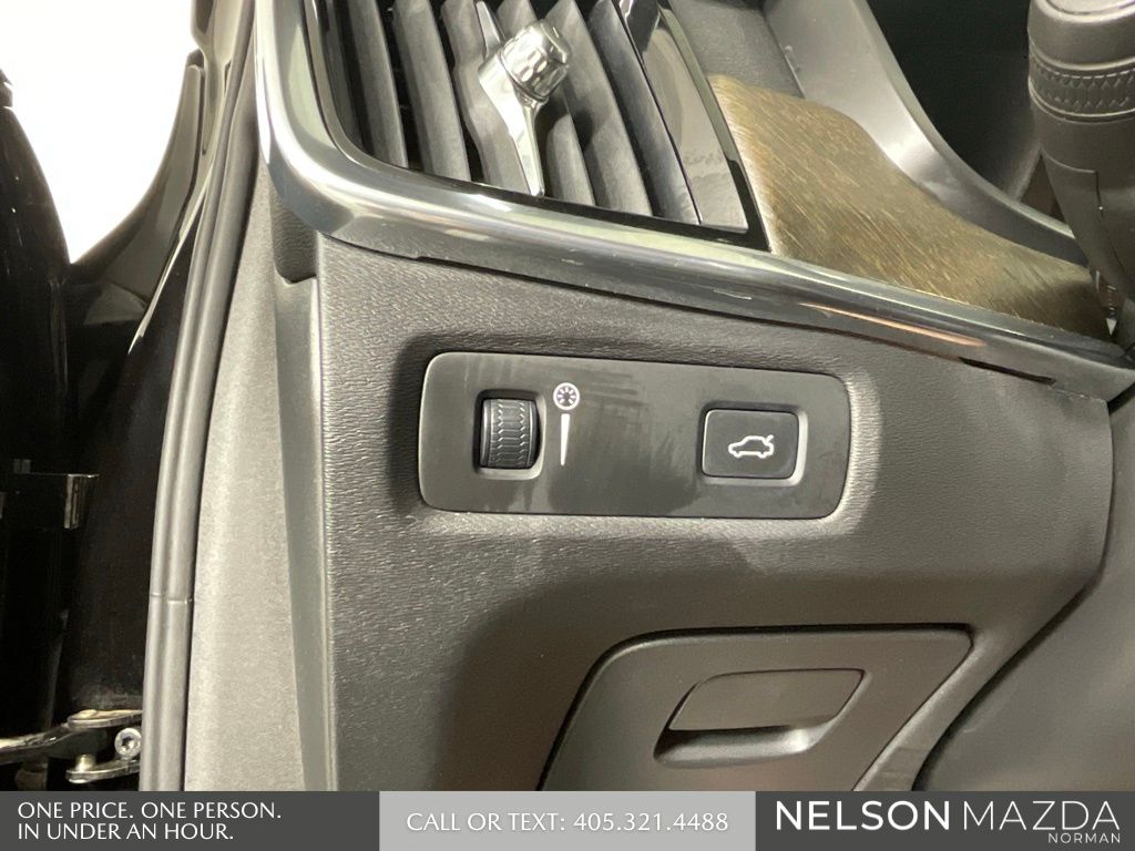 Used 2018 Black Volvo T6 AWD image 42