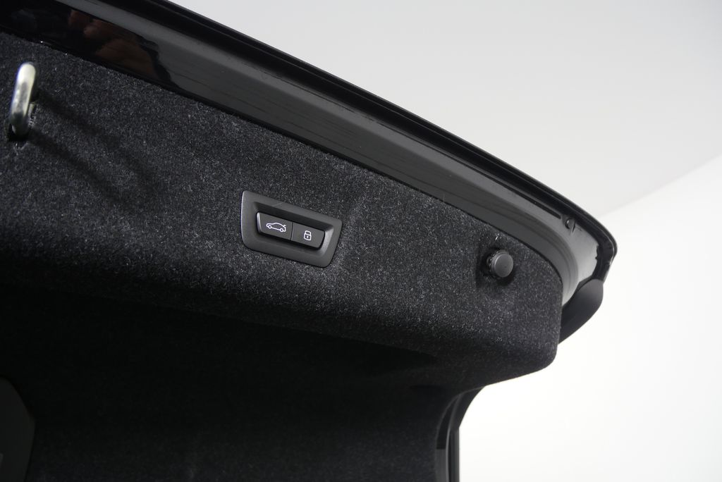 Thumbnail: 2025 BMW 3 Series - 18