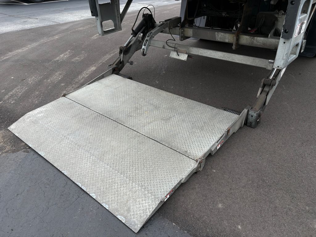 Used 2022 White International MV607 image 11