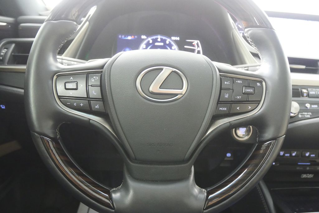 Thumbnail: 2021 Lexus ES - 21