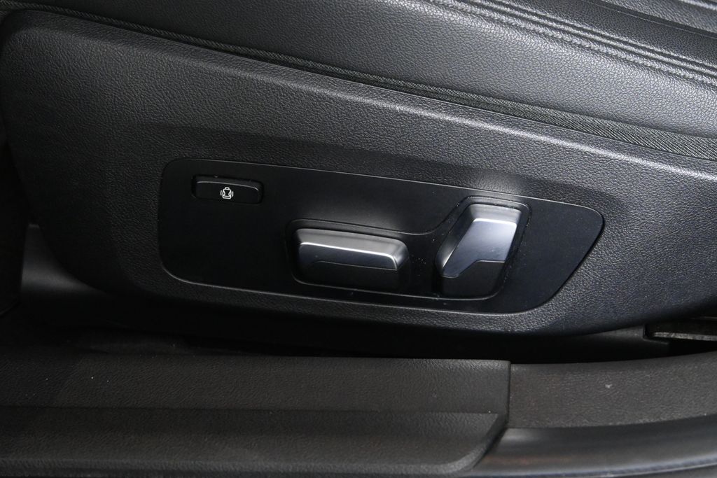 Thumbnail: 2019 BMW 3 Series - 28