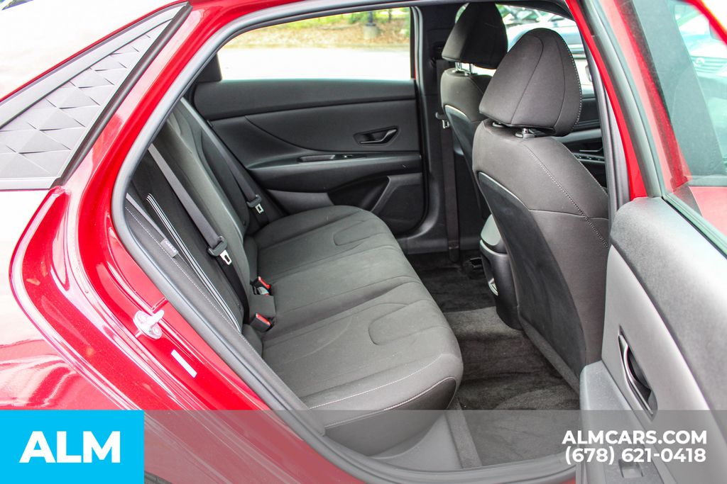 Used 2025 Red Hyundai SEL Sport image 17