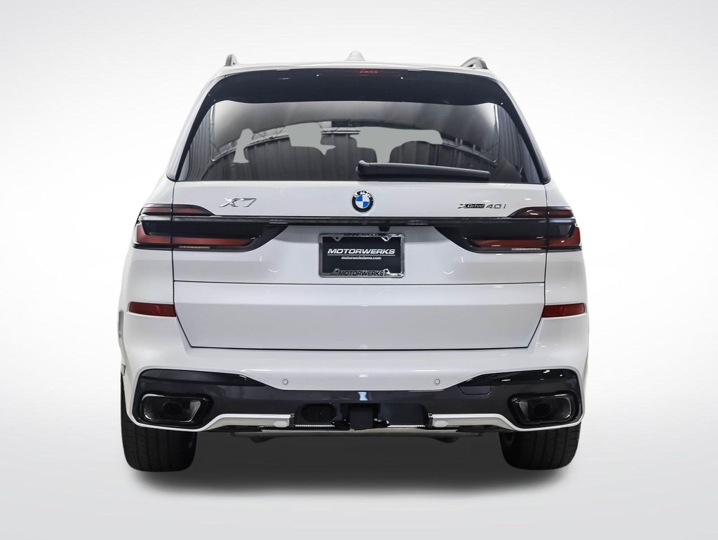 Thumbnail: 2027 BMW X7 - 4