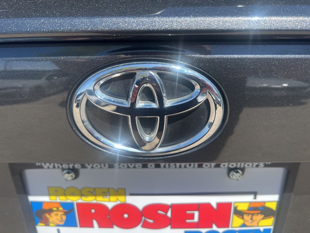 2022 Toyota RAV4 XLE Premium photo
