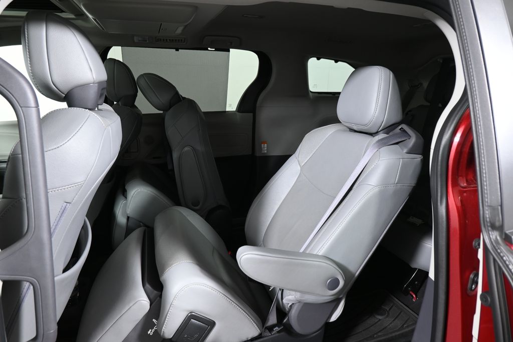 Thumbnail: 2022 Toyota Sienna - 6