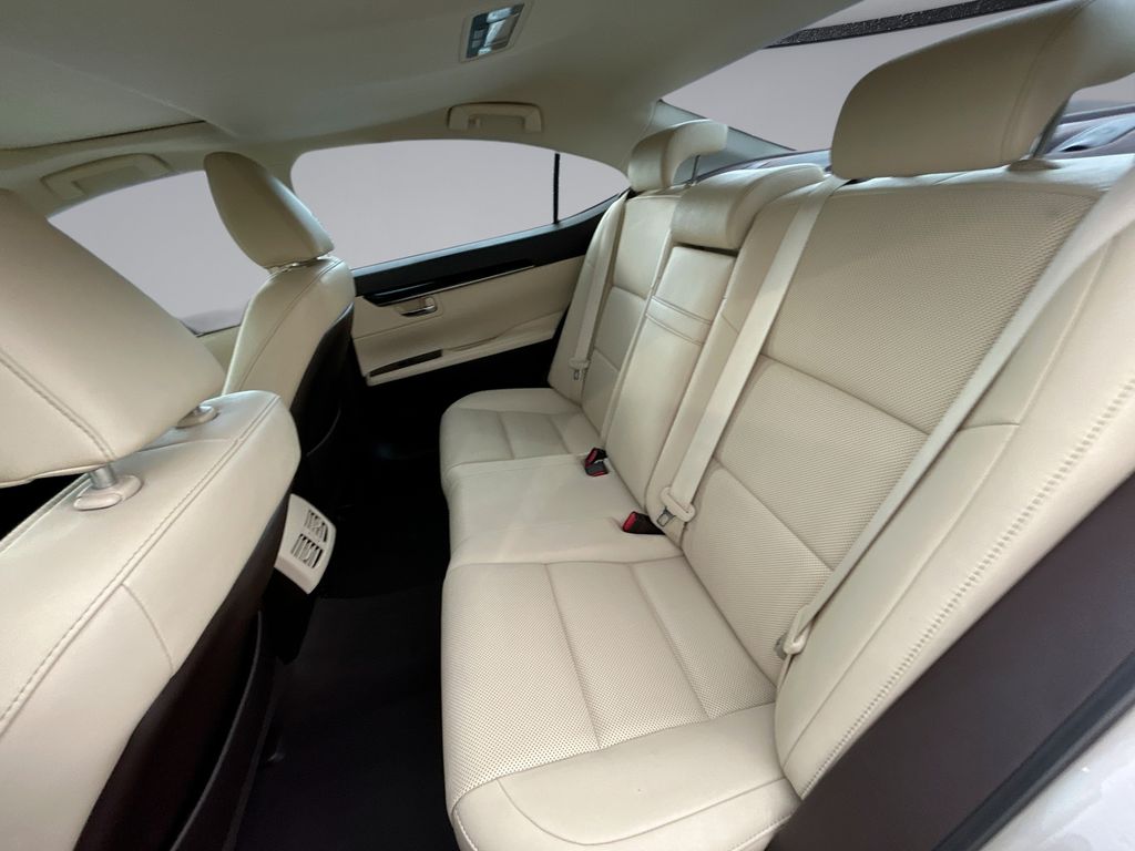 Thumbnail: 2016 Lexus ES - 15