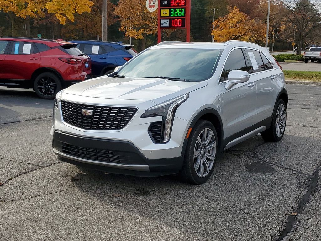 2022 Cadillac XT4 Premium Luxury 3