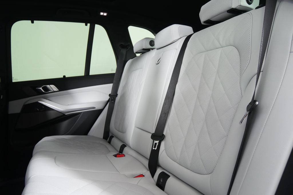 Thumbnail: 2026 BMW X5 - 16