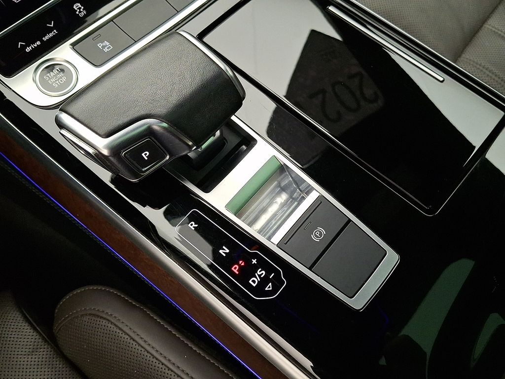 Thumbnail: 2021 Audi A8 - 15