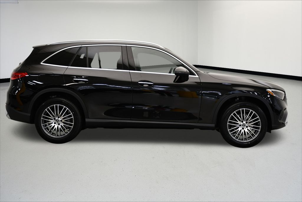 Thumbnail: 2025 Mercedes-Benz GLC - 6