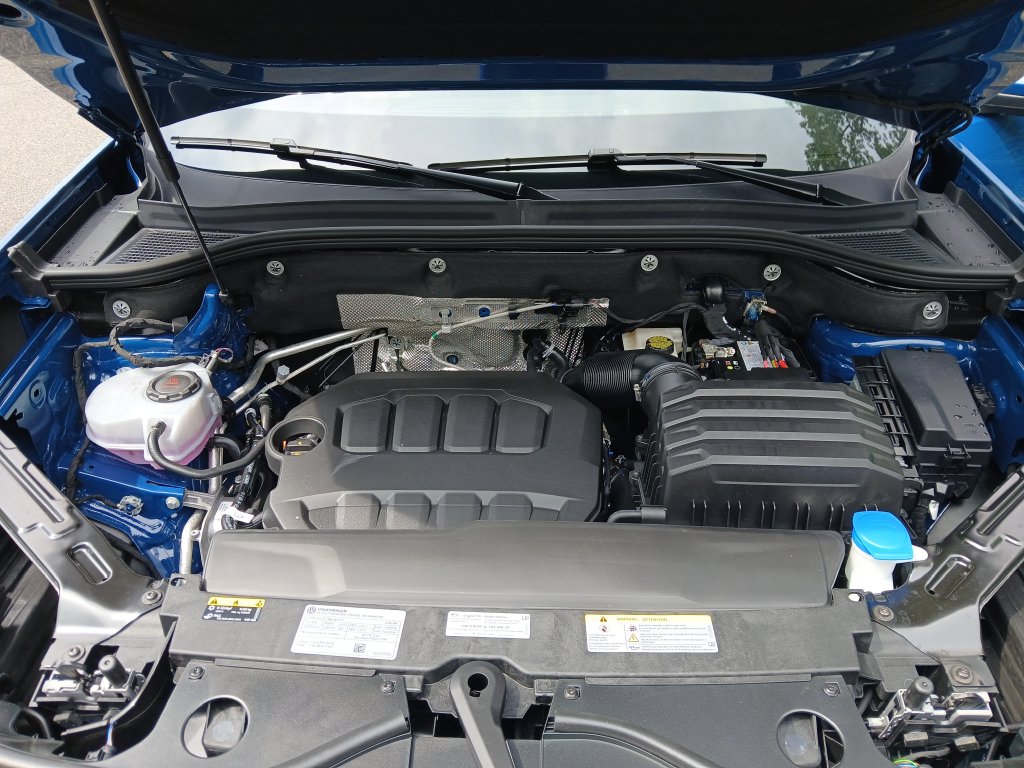 New 2026 Blue Volkswagen SE w/Technology image 21