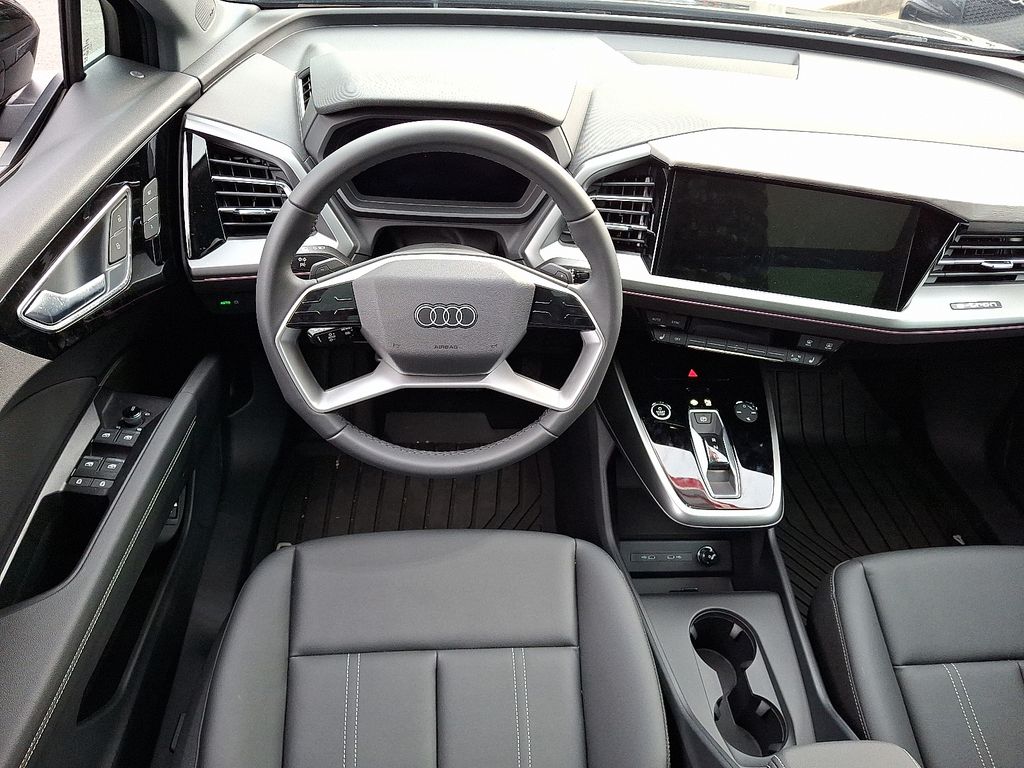 Thumbnail: 2025 Audi Q4 e-tron - 6