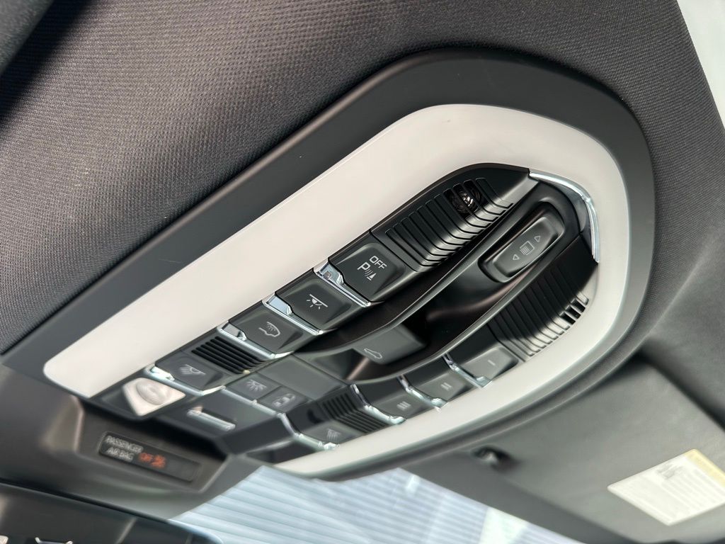 Thumbnail: 2023 Porsche Macan - 28