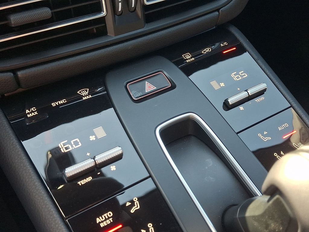 Thumbnail: 2026 Porsche Macan - 18