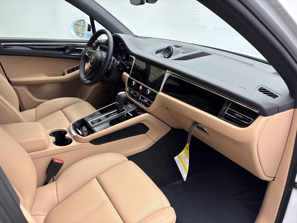 Thumbnail: 2026 Porsche Macan - 24