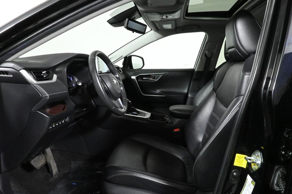 Thumbnail: 2019 Toyota RAV4 - 3