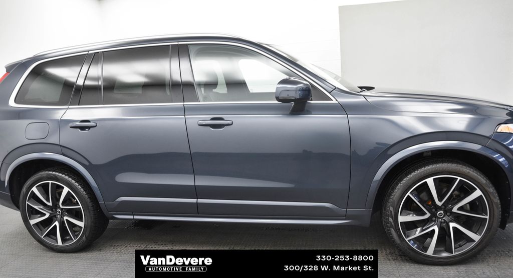 2022 Volvo XC90 T6 Momentum 6-Passenger AWD
