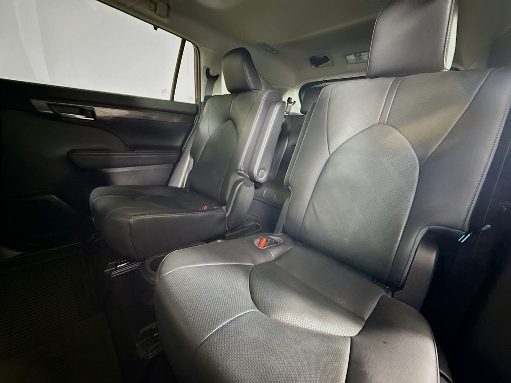 Thumbnail: 2020 Toyota Highlander - 24