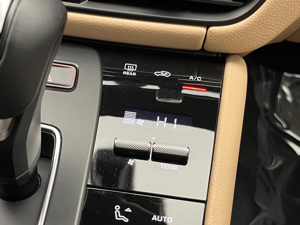 Thumbnail: 2025 Porsche Macan - 20